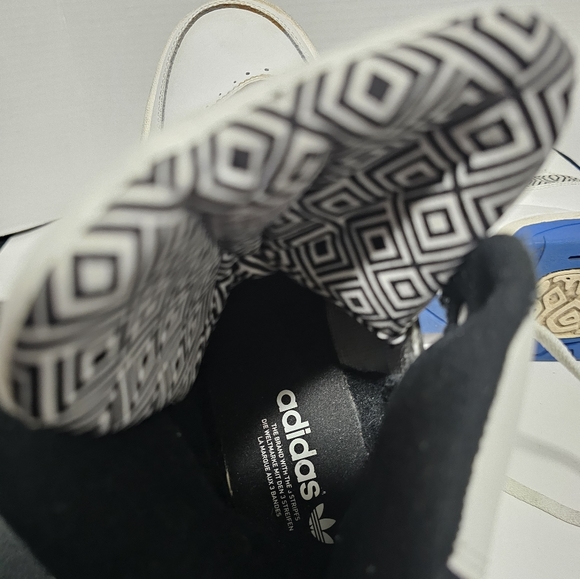 Adidas Mutombo Retro Royal - Picture 7 of 8